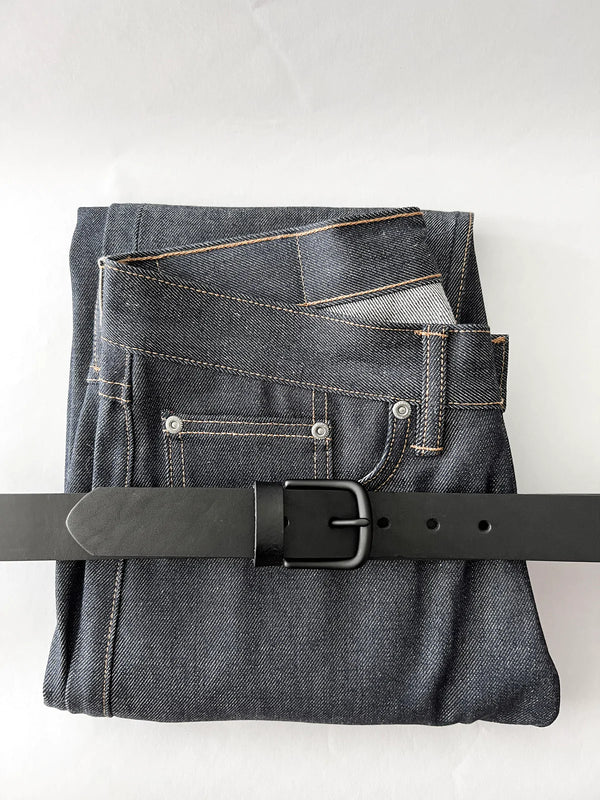 A pair of jeans with a Rogue Industries Chamberlain Belt and Minimalist Wallet Bundle.